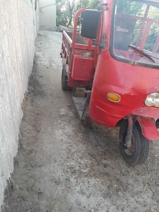 Lochin benzinli mototsikil