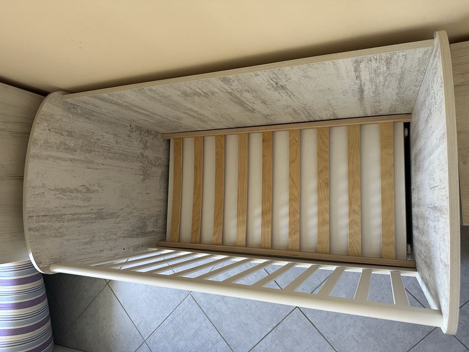 Детска кошара .С люлеещ се механизъм