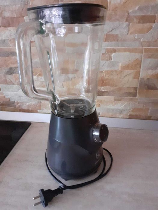 Blender Electrolux 1,5 l, 700 W, 5 trepte viteza + turbo