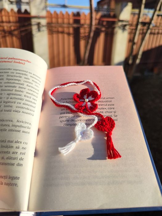 Martisor HANDMADE semn de carte