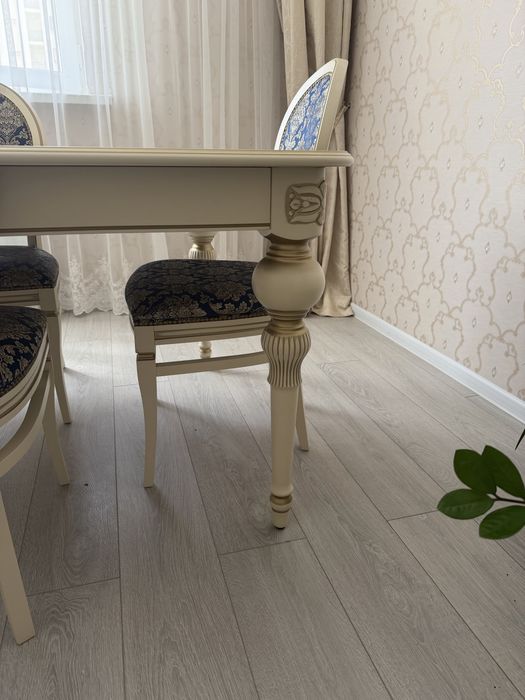 Стол, стулья, тумба под тв