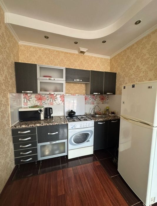 На поселения двух девушек с февраля месяца