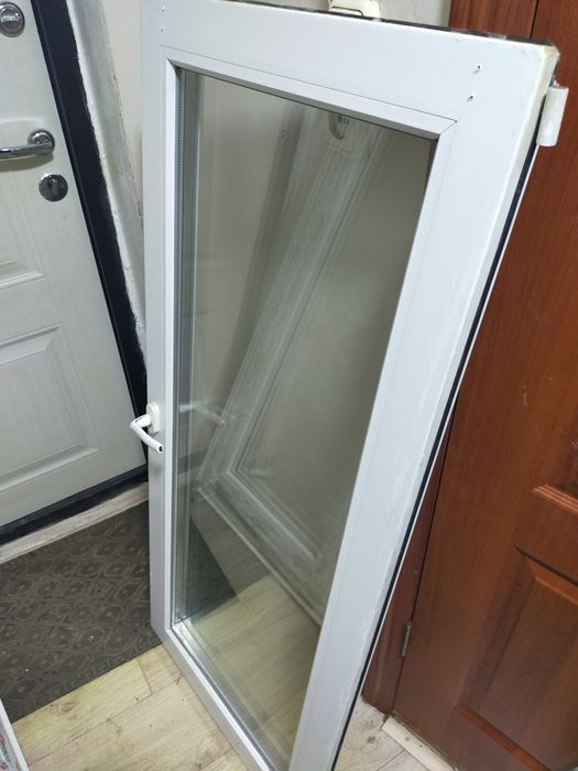 Продам окно пластиковое со стеклом