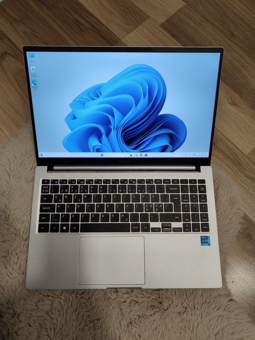 Samsung Book 2 / Intel Core i3 generația 12 / 8 GB RAM / SSD 256 GB