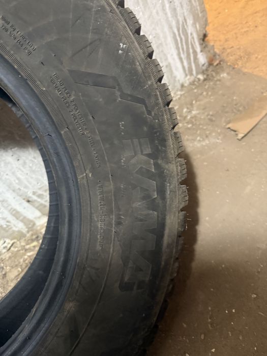 Продам резину на Уаз