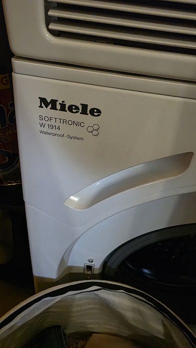 Продавам пералня Miele Softtonic W 1914