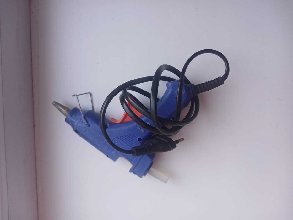 Продаю клеевой пистолет