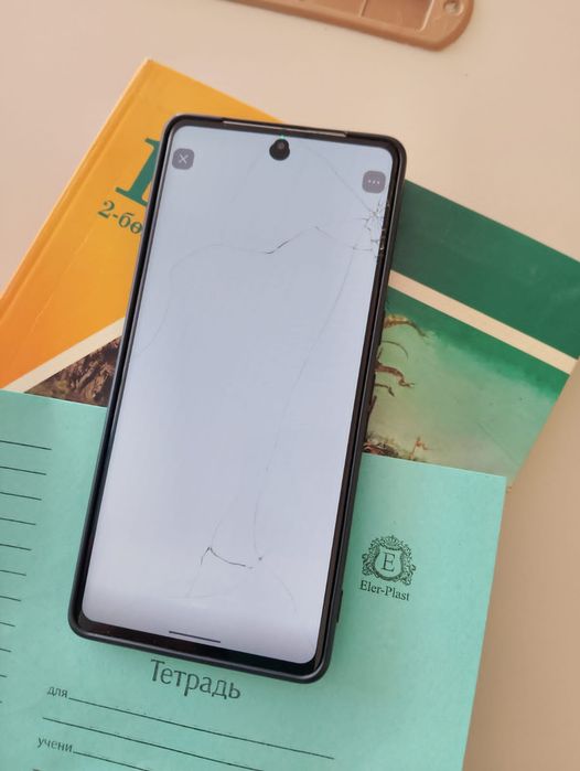Google pixel 7 pro, 128Gb/12Gb ram Sim+Esim