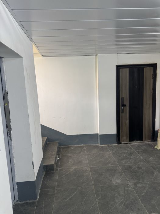 64 kv kvartira sotiladi 1 etajda joylashgan manzil turbaza