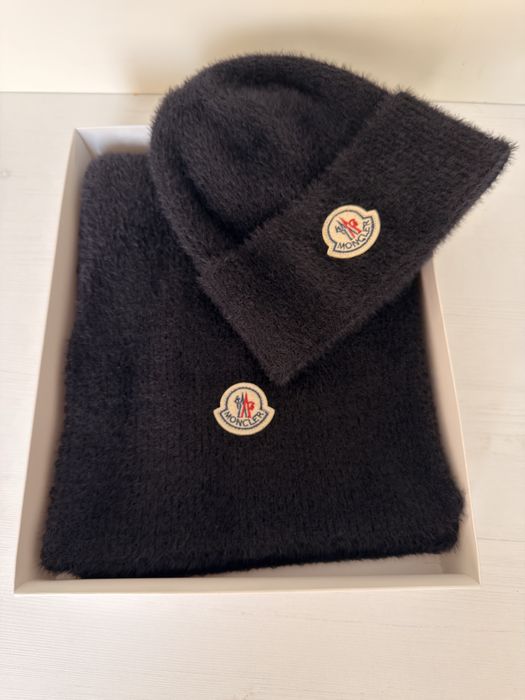 Дамски сет шапка и шал MONCLER