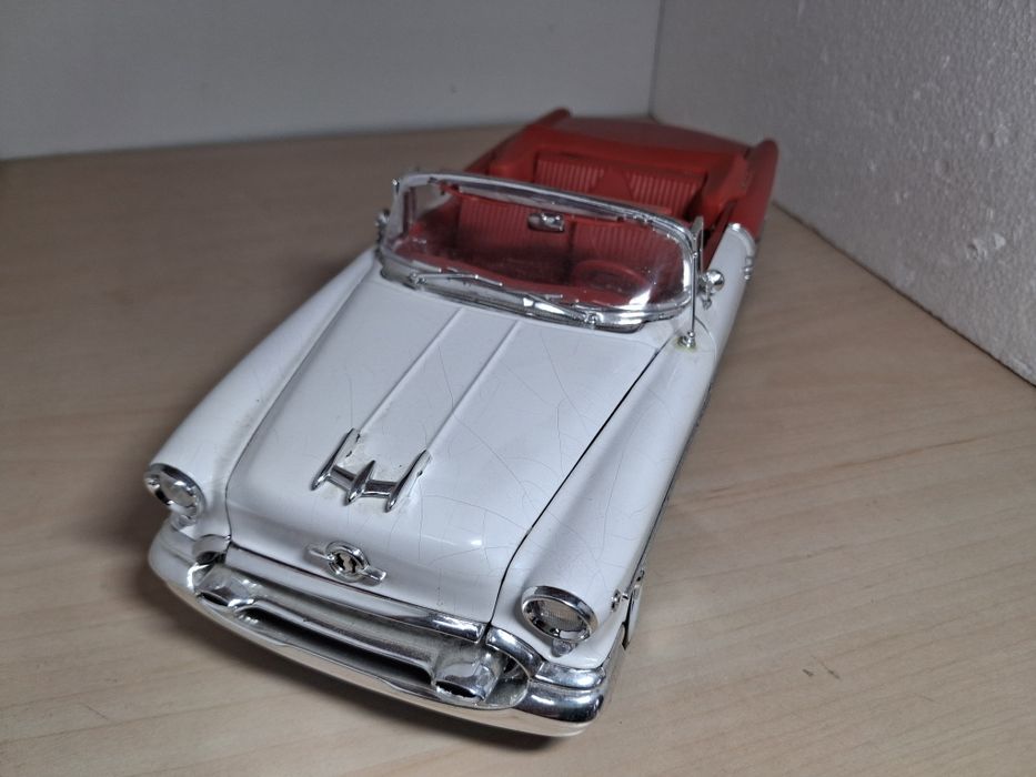 Scara 1:18 oldsmobile welly