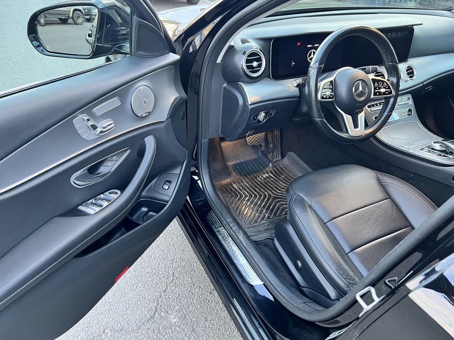 Vand Mercedes E-class 2018/12- starea masini impecabila