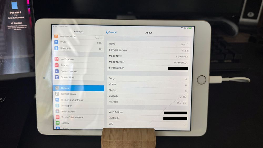 iPad mini 3 Gold 64GB Wi-Fi | Baterie 83% (151 cicluri) | Touch ID | Husă originală piele + Încărcător original (cablu nou)