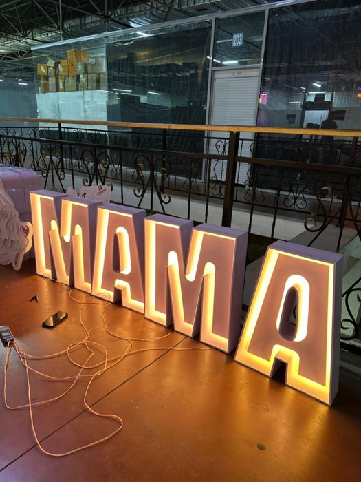 Неон Реклама Баннер Резка