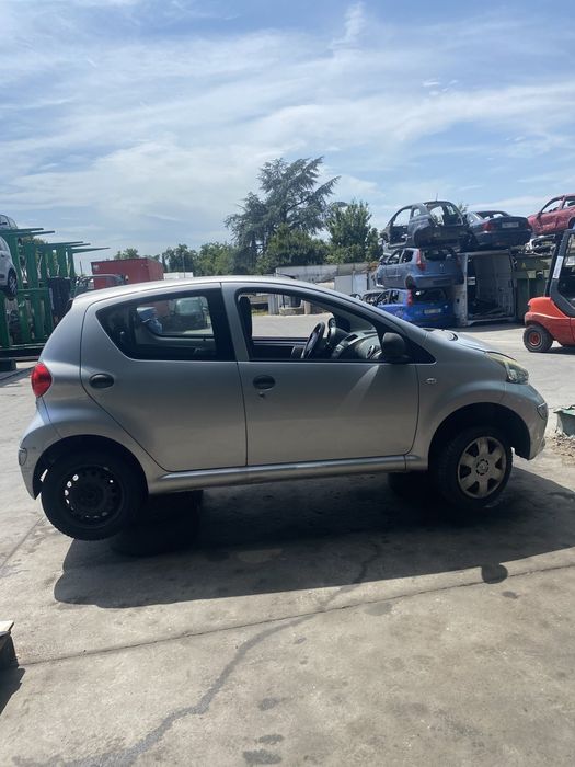 Toyota Aygo 1.0i НА ЧАСТИ!!!