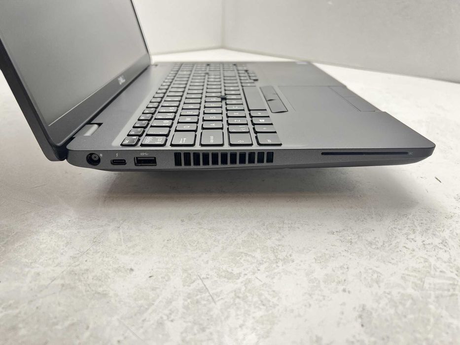 реновиран Mobile Workstation Dell Precision 3541 15.6" Xeon E-2276M 32GB 1020 клас А с Гаранция