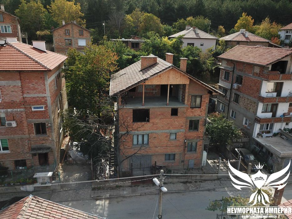 Продава се Къща в Асеновград - 424 кв.м за 399 €/кв.м - Снимка #1