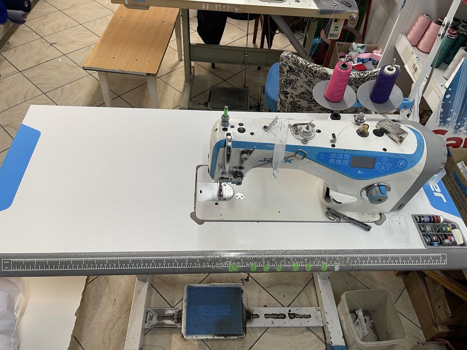 Masini de cusut de surfilat si butoniera