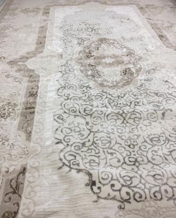 Продам новый ковер 2,5-4  серо-белый