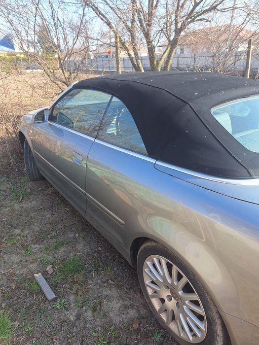 Audi A4 decapotabil ă