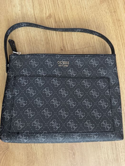 Оригинална чанта Guess черна