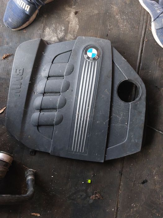 Декоративен капак мотор е90 е91 бмв  2.0д 184кс bmw e90 e91 2.0d