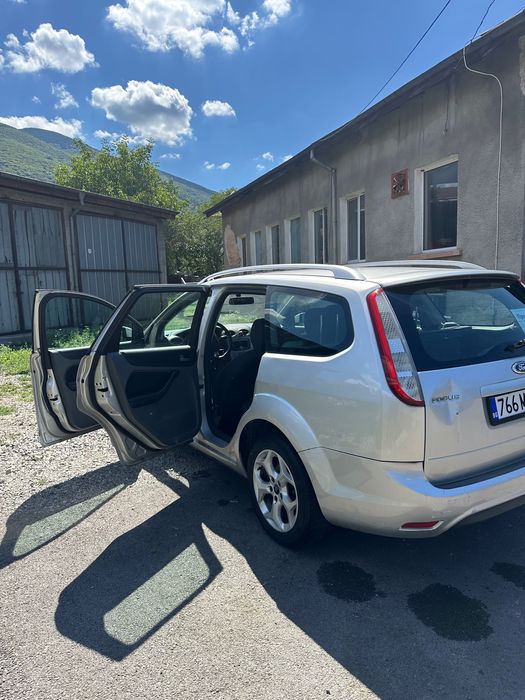 FORD FOCUS 2010 1.6 бензин