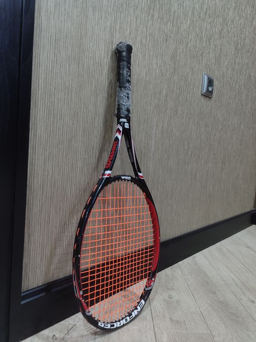 Теннисная ракетка от "Wilson". "Wilson" tennis raketkasi