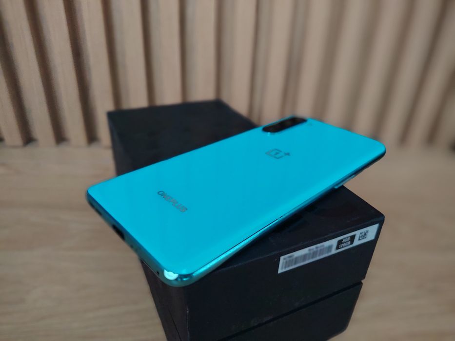 Telefon One Plus Nord 8gb RAM,128 GB memorie internă