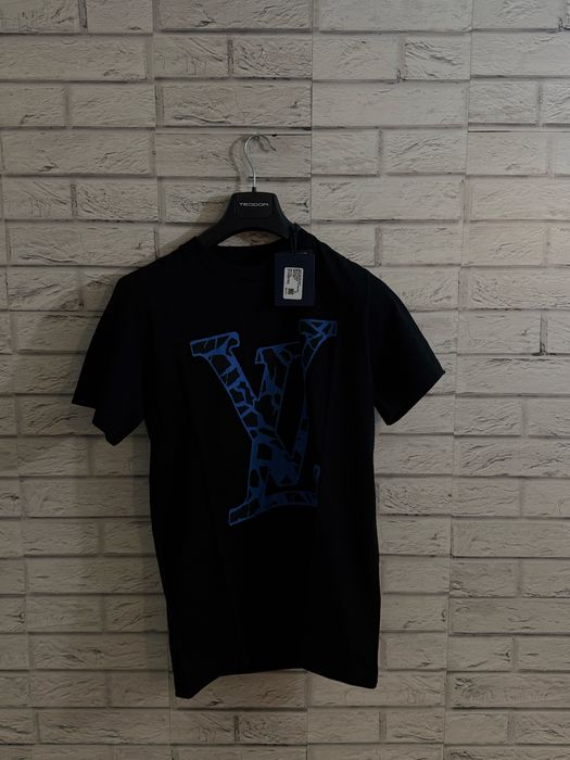 Висок клас тениски.Налични размери S,M,L,Xl,2Xl