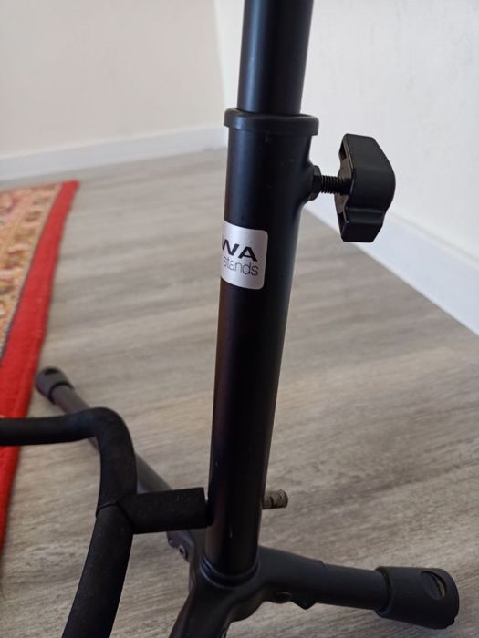 Стойка для гитары/домбры