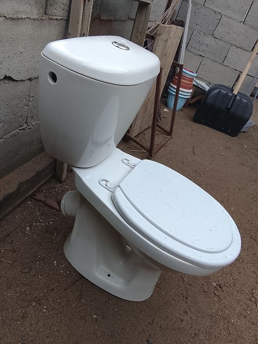 Унитаз еш жері сынбаған