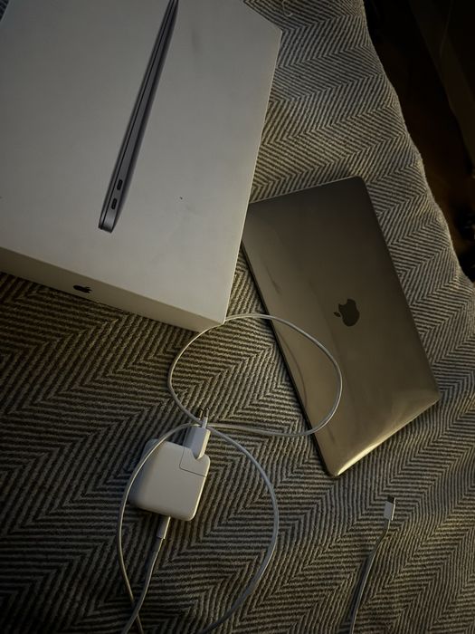 Продам макбук MacBook Air apple m1