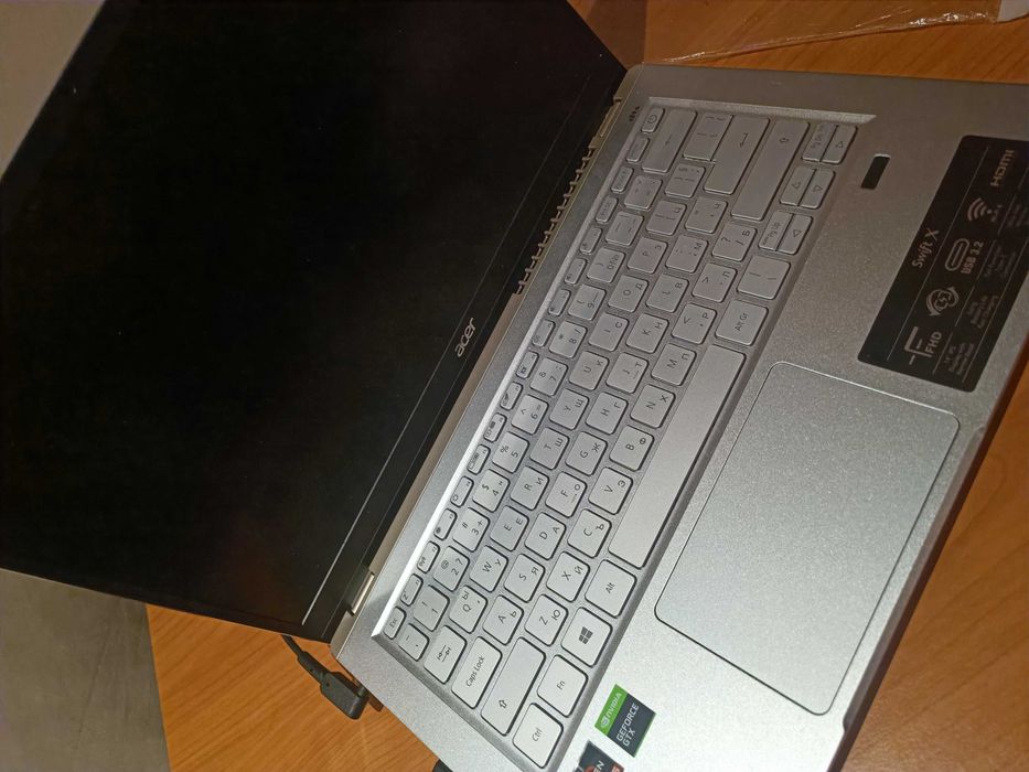 Лаптоп ACER Swift X + зарядно