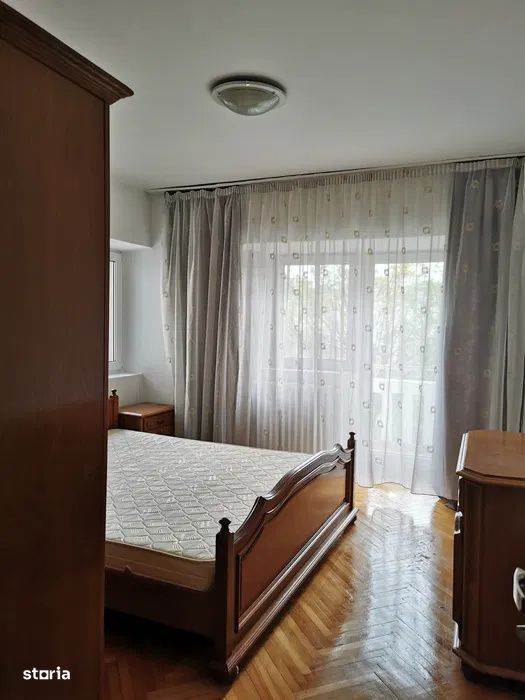 2 camere/langa magazin Unirii/A.C
