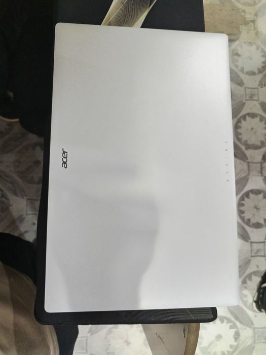 Noubook sotiladi Acer
