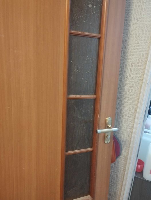 Дверь 200*70 см. Б/у. Без короба. 5000 тг.