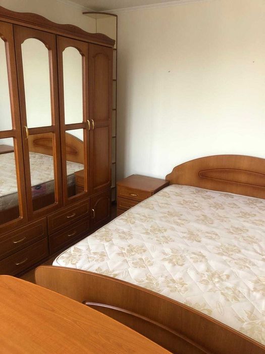 Vand mobilier lemn masiv: dulap, pat, comoda si 2 noptiere