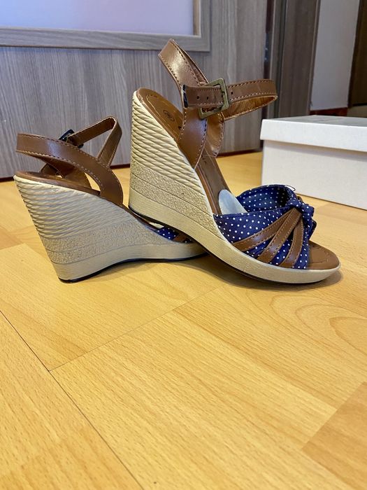 Sandale cu talpa ortopedica