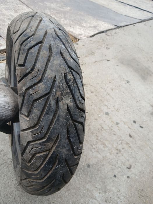 Гума за скутер 130/70/12.  Michelin