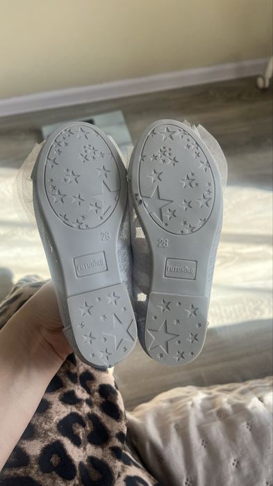 Продам новые туфли на девочку