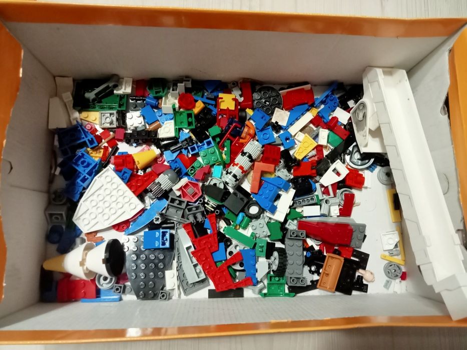 Продаю запчасти лего