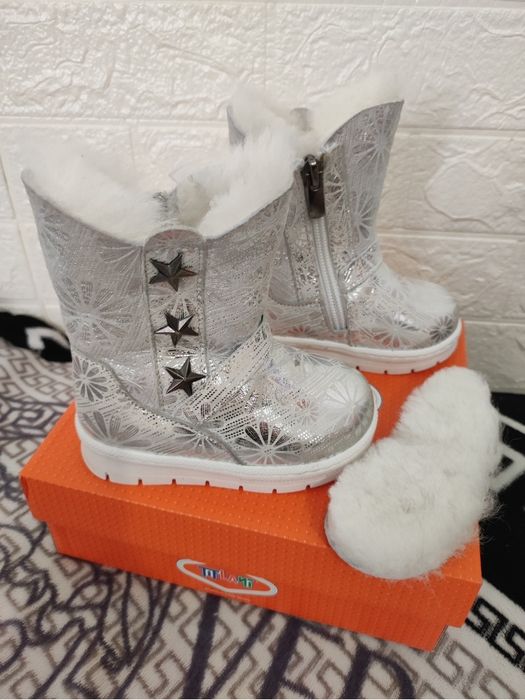 Продам детскую обувь