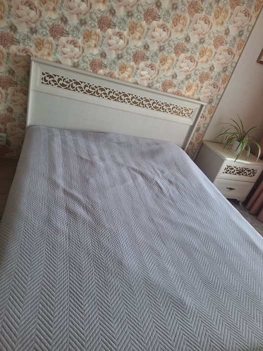 Продаётся спальный гарнитур