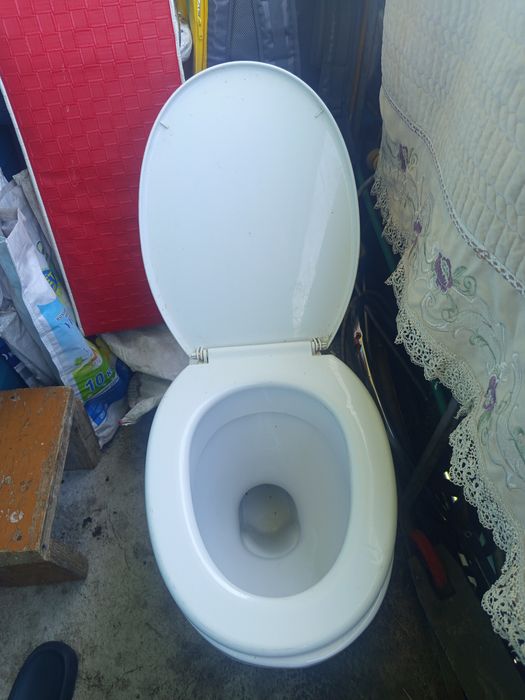 Продаю унитаз без бочок, новый