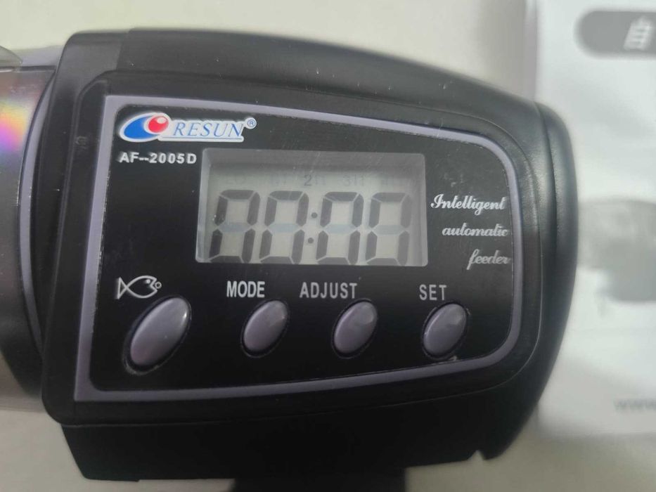 Hranitor automat pesti acvariu Resun AF-2005D, clema prindere acvariu 25mm, ecran digital LCD