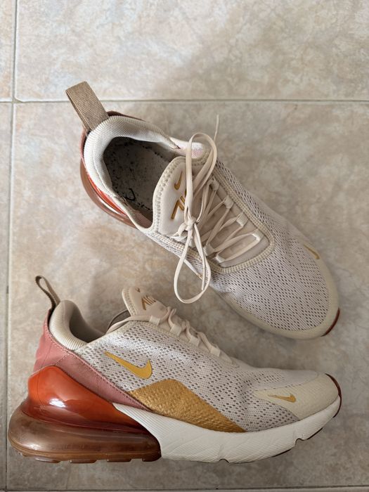 ОРИГИНАЛНИ Nike AirMax 270 в цвят GOLD