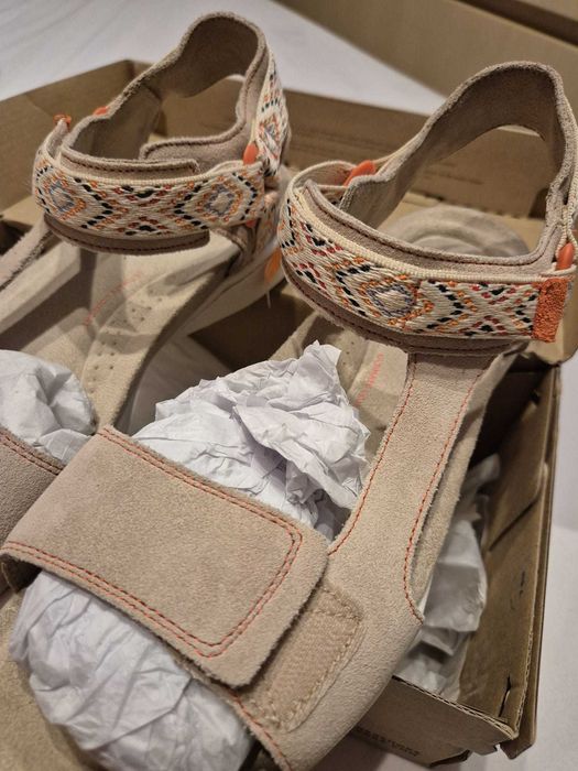 Sandale Clarks Amanda Step – noi – piele întoarsă – mărimea 40 – foarte comode
