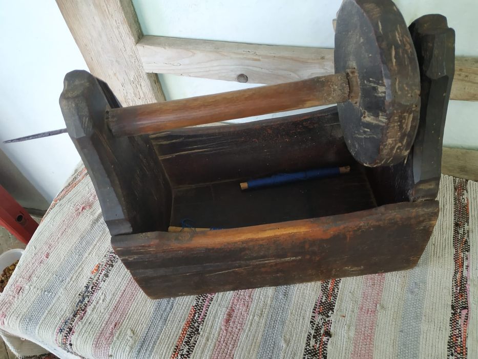 Sucală pentru încărcat țevile de lucru la razboi