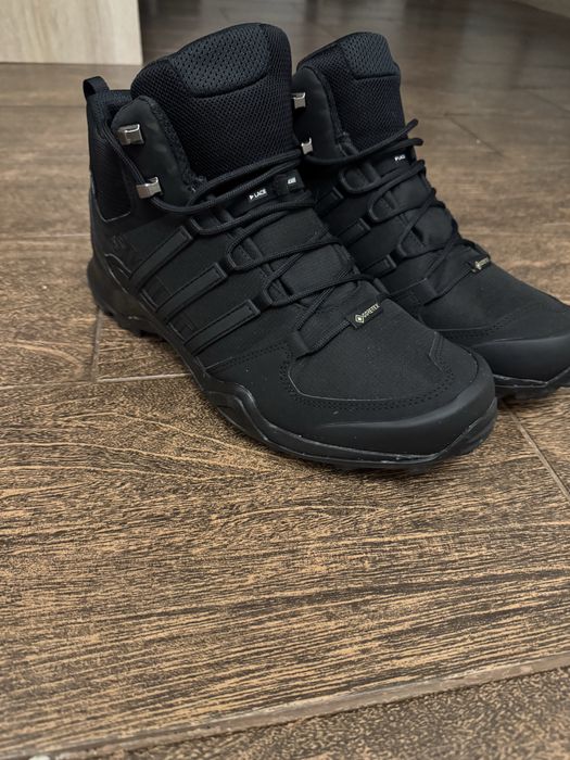 Кроссовки Adidas зима